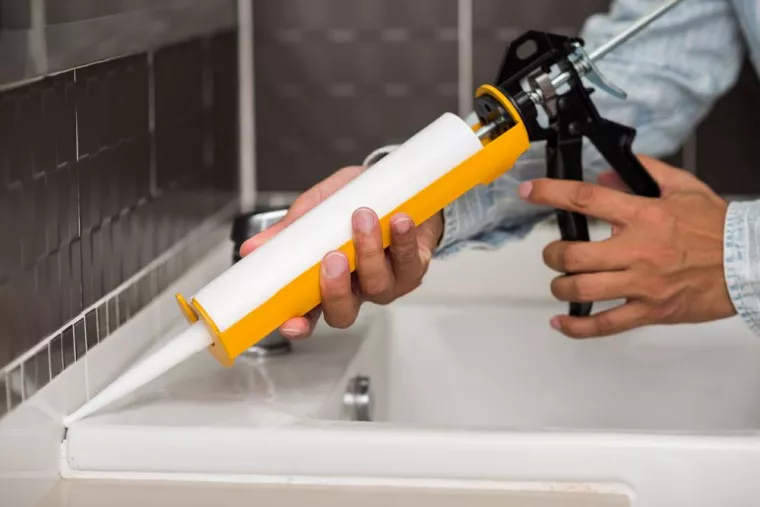 Refaire les joints d'une douche qui ne sont plus étanches, Porto-Vecchio, SOS Multiservices